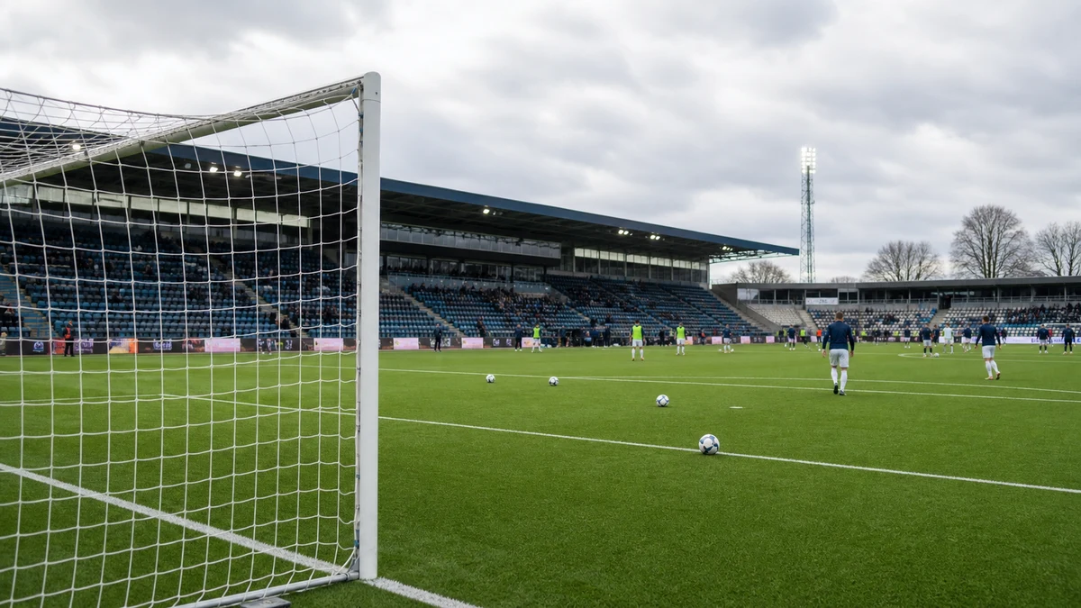 Fotbollsmål och planlinjer på svensk arena